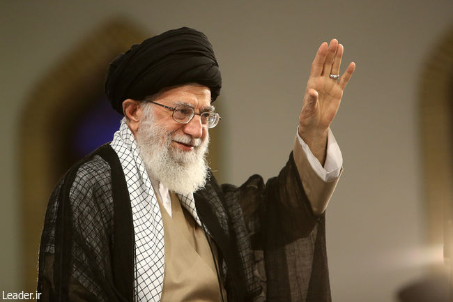 رهبر معظم انقلاب اسلامی در دیدار هزاران نفر از قشرهای مختلف مردم: عامل اصلی گرانی وکاهش ارزش پول ملی مسائل مدیریتی است نه تحریم